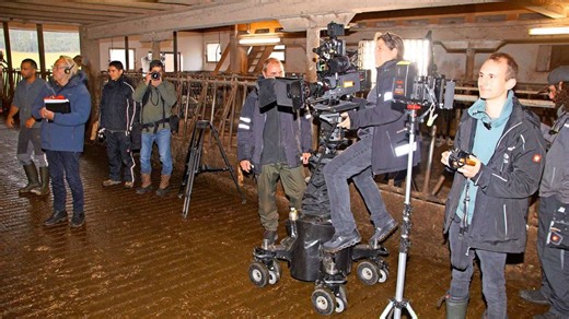 TV-Serie „Die Fallers“ in Furtwangen: Hinter den Ku(h)lissen geht es tierisch zu