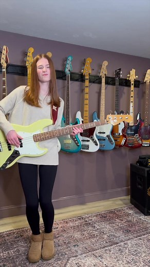 Playing 'Could You Be Loved' on Fender Jazz Bass