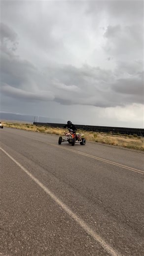 Is this how you properly ride a yfz450r?#yfz450r #yamaha #atv #street #drift #quads #atvriding #bike