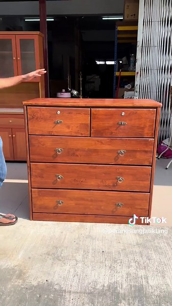 CHEST DRAWER SOLID WOOD 5 DRAWER HEIGHT 3.5 FT LENGTH 3.5 FT WIDTH 1.5 FT RM 340 ONLY PLEASE CONTACT 0122525906 TO BUY