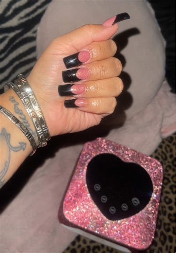 Discover 90's Inspired Curved Nail Designs