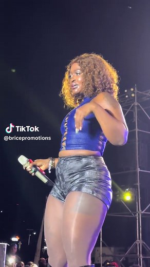 Winnie Nwagi Live at Awilo Longomba Pasika Concert