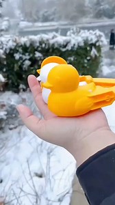 Shape snow fun easily! This snow compactor presses snow into perfect molds—great for building snowmen, snowballs or snow castles. ❄️✨ Shop now🛒https://cutt.ly/HtwLPKkk #SnowCompactor #SnowMoldTool #WinterFunEssential | DHgate