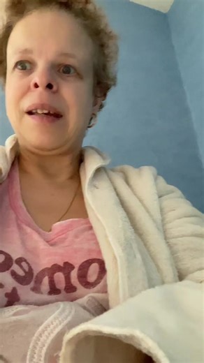 Vidéos de Louvia la louve bleue (@louvialalouvebleue) avec son original - Louvia la louve bleue