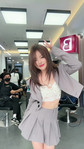 Tiệm tóc kiểu mới @Bling Hair Studio ® #vibella