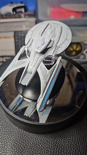 tgis is by far my favorite class of ship, the Luna class! #startrek #startrekbooks #starship #spaceship #spinspin