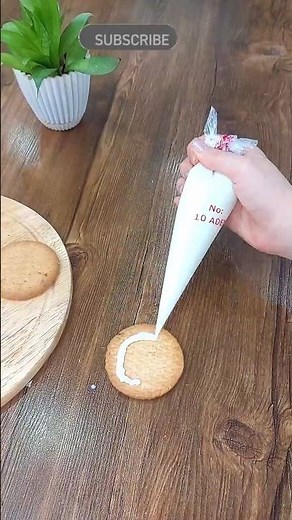 BAKING TIPS | How to Easily Tie a Pastry Bag 🎂👀 #shorts