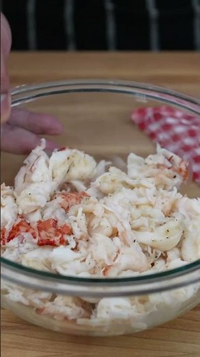 How to Make Irresistible Lobster Bisque at Home 🦞