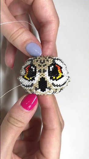 🦉 Beaded Owl Pattern 🦉 Beadwork Patterns Peyote Stitch Ornaments Beaded Animals #beading