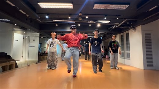 Class : #lumilmglocking Teacher：雅鈞 @ygfunkylife Con Funk Shun-Ffun 追蹤Hashtag「#lumilmg雅鈞」 ，看更多雅鈞老師的上課影片 #lumilmg #lumidanceschool #locking #dance #ffun #confunkshun | Lumi Dance School | Facebook