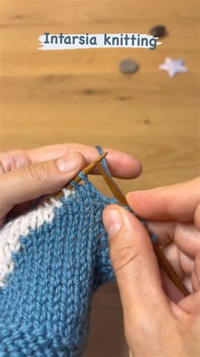 237K views · 1.7K reactions | Twist the yarns at colour changes in intarsia. #knitting | Annaplexis | Facebook