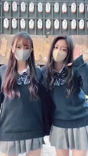 可愛いJK制服ダンスのティックトック女子高校生