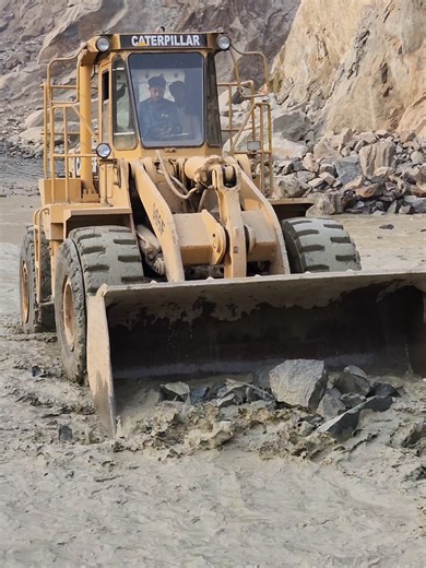 Caterpillar 966F Wheel Loader in Mountain Action