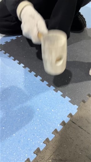 Industrial Floor Manufacturer on Instagram: "Zero cracks. Zero downtime. High-performance flooring designed for demanding warehouse environments. 🏗️#warehouseflooring #industrialflooring #heavydutyflooring"