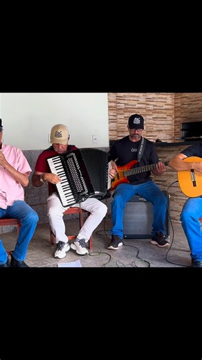 1K views · 604 reactions | Atendendo pedidos @trio_do_modao  Trio do Modão-Cadeira Amiga(cover) #triodomodao #sertanejo #modão | Trio do Modão | Facebook