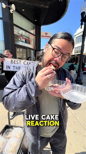 Live Cake Reaction! It’s Finger Licking Good! 🎂 🎥 #bestcakeintheworld #reaction #cake #chicago #chicagofood