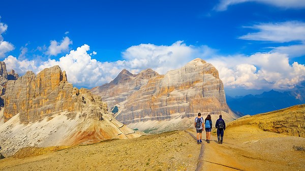 Dolomiti in 4K: Passo Falzarego e Monte Lagazuoi, Italia