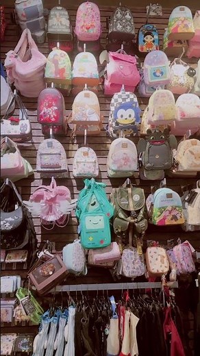 Shopping at Hot Topic inside Promenade Mall in Temecula California.🛍️💕