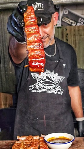 Crispy Pork Belly & Caramelised Chilli Sauce — my all-time fave combo. These are my signature Pork Belly Burnt Ends — melt-in-your-mouth tender with that perfect crispy crackling on top. The full step-by-step videos are up on my YouTube if you’re keen to give it a crack. I’ve also got the caramelised chilli sauce recipe on there in another pork belly video. I’ll be posting short recipe vids here too, if you guys want them — so let me know in the comments! Appreciate the love as always. 🥩 @lugar