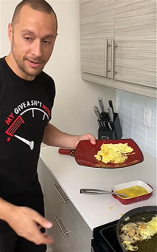 Genius spatula egg hack | Quick & easy cooking tip