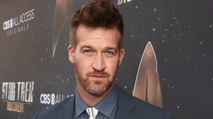 Doliu la Hollywood: actorul Kenneth Mitchell, cunoscut pentru rolurile din Star Trek: Discovery si Captain Marvel, a murit, dupa o boala grea