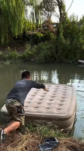 🔥 DORMÍ COMO EN UN HOTEL, DONDE QUIERAS. Este colchón inflable King te salva visitas, viajes y mudanzas en minutos. ✅ Tamaño KING real — espacio y comodidad total ✅ Triple revestimiento antidesgarro — firme y resistente ✅ Altura cómoda — no sentís el piso ✅ Inflado rápido y fácil ✅ REGALO: bomba de aire eléctrica incluida | Bruna Rocha