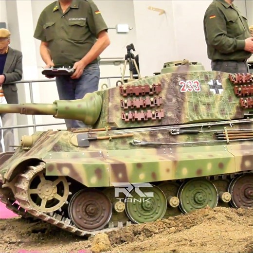 BIG SCALE RC TANKS, 460 KG RC TANK KING TIGER 4 #rctank #rctanks #henglong #rc #tank #battles #worldoftanks #panzer #scalemodel #rchobby #hobby #tanks #rclife #rcmodel #tankbattles #henglongtanks #fsttanks #worldoftanksblitz #rcpanzer #tamiyatank #club #motionrc #scale #army #tiger #militaryrctrucks #rctankmilitary #rctanktrailer #rcmilitaryvehicles #reels #fyp | Rc Tanks Videos