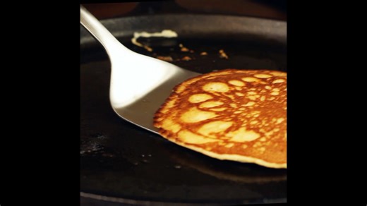 Fluffy, light and delicious, my keto cream cheese pancakes are gluten-free and require only 5 ingredients.😍😍 | Sugar Free Londoner - Low Carb Recipes