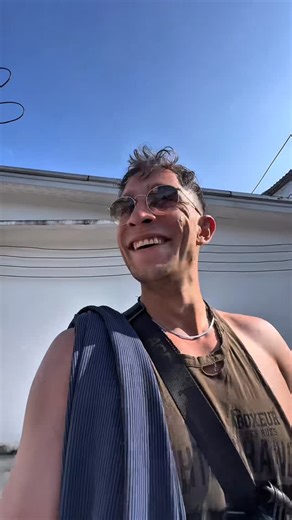 Batranu’ Map around the World on Instagram: "Prima zi in Krabi cu o surpriza🤣 ____________________ #virals #travel #asia #romania #backpacking"