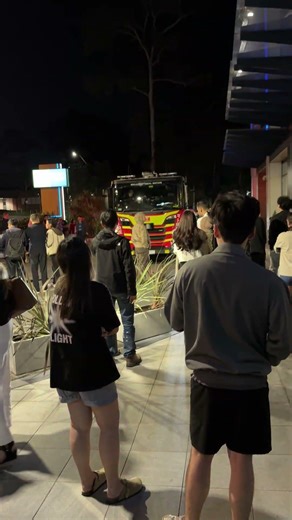 Holiday Inn Express Macquarie Sydney : False fire alarm 12 mn, April 12,2026.