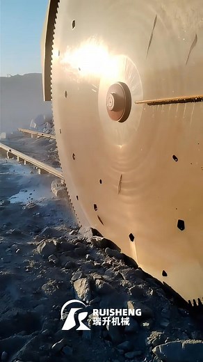 4.5K views · 22 reactions | Granite stone cutting machine #stonecuttingtools #granitecuttingblade #granitecuttingsaw #wireropecuttingmachine #sandstonecuttingmachine #stonequarrymachine #quarrycuttingmachine #granitequarryequipment #cuttingmachinestone | Ruisheng stone machinery | Facebook