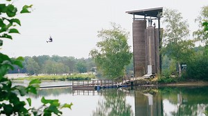 41K views · 107 reactions | Schud Blue Monday van je af en ervaar een adrenaline-rush met deze nieuwe aflevering van Uitvogelen over activiteiten op grote hoogte: bit.ly/Adrenaline-Uitvogelen!  Hoe is het bijvoorbeeld om van de langste Zip Wire van alle parken te gaan? 輪‍♀️ Kijk snel mee! Zou jij dit durven?  | Center Parcs Belgium | Facebook