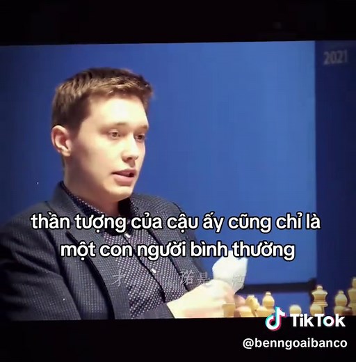 Khoảnh Khắc Tuyệt Vời Nhất: Chú Gấu Cờ Vua