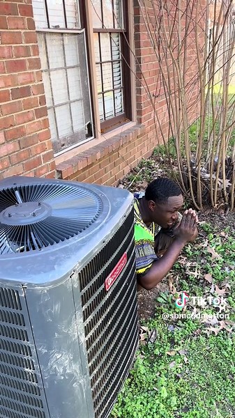 He Pose To Been Fixing The A/C…😂😂😂 #mottonboy #motton #cedsaidit #llyayo
