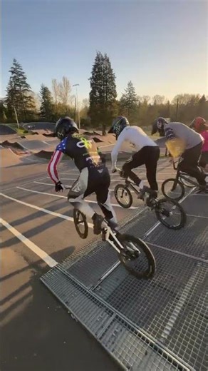 Beautiful action at SeaTac! 🏁✨