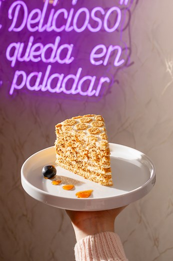 A veces, los caminos más largos también llegan a un buen destino. 💜 Después de tanto recorrer, El Delicioso siempre es la parada correcta. 🍰✨ Visítanos en: 📍Dr Balmis 126, Cuauhtémoc, CDMX 📍Ejército Nacional 383, Miguel Hidalgo, CDMX #pastelescdmx #dondeir #besodemiel #postrescdmx #ElDelicioso | Pasteleria El Delicioso