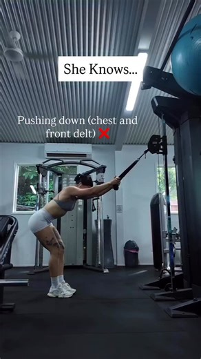 Madeline Snacks on Instagram: "DO THIS ⬇️ Straight-arm pushdowns are one of those exercises that feel “simple,” BUT ⚠️⤵️ Ps. Comment “BACK” for the full back day with reps and sets ⤵️🔥 Most ladies aren’t sure whether this into an arm or trap exercise!? I get why! ✨⤵️ when you push down, all the tension shifts into your triceps, neck, and upper back — leaving your lats completely out of the picture. Here’s how to fix it so you finally feel your lats working the way they should 👇🏼 ✨ 1. Pull you