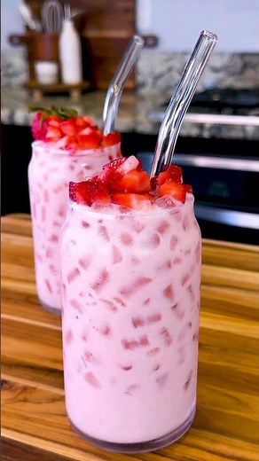 How to Make the Best Agua Fresca de Fresa Cremosita #shorts