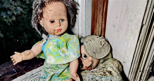 Inside the abandoned 'Disney house' that's like stepping into a time capsule