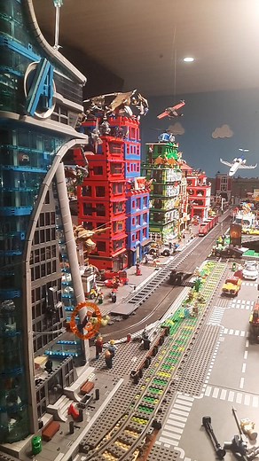Lego City Tower Collapse: Avengers Tower in Ruins