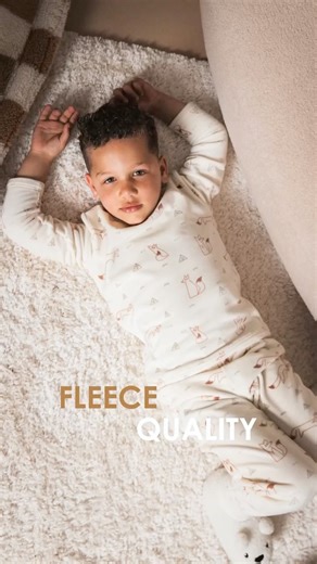 Quapi on Instagram: "Droom zacht in onze nieuwe fleece pyjama’s! 💭 Lekker warm, superzacht en in prachtige kleuren voor jongens én meiden. Ideaal voor de koude dagen die eraan komen. Vanaf donderdag online op quapi.nl én in de winkels 💤 #quapi #quapikidswear #quapikids #quapifashion #newcollection #kidsfashion #wintercollection #winter #nightwear #pyjama #quapinightwear"