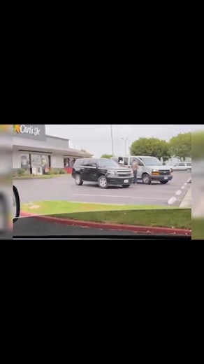 299K views · 1.9K reactions | #QuéPasaEnOC #SantaAna Seguidor manda nuevas imágenes de unos hombres que hoy por la mañana trataron de huir de los agentes de ICE/Border Patrol en la redada de la tienda Home Depot en Edinger y Lyon, pero fueron capturados al cruzar la calle afuera de un Carl's Jr. El video muestra a agentes armados en vehículos no marcados. Video:AngeloBello | Qué Pasa En Orange County | Facebook