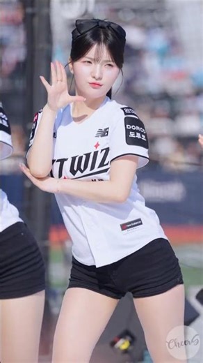 뉴페의 도도하게 귀엽게 Hit Me 아웃송 권가영 치어리더 Gwon Ga-Young cheerleader ktwiz