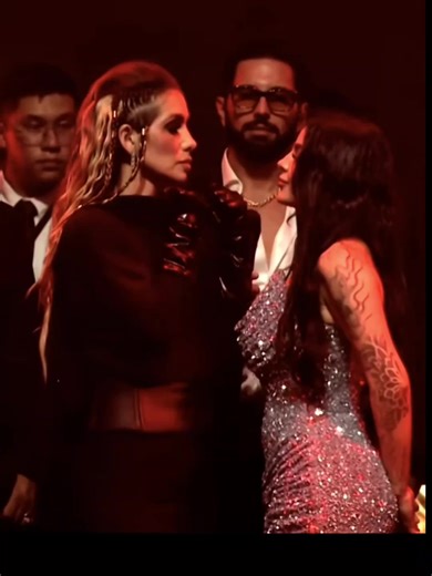 #karely #marcelamistral #ponchodenigris