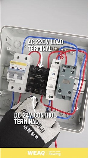 Silent and reliable power switching managed by a Solid State Relay.