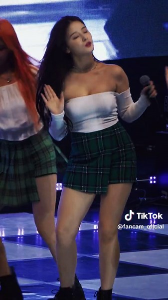 Beautiful Nancy from Momoland HD Wallpaper