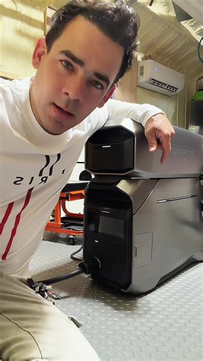 ¿Y si pudieras multiplicar x4 la capacidad de tu Delta Pro 3? 🔋⚡ Mira cómo llevar esta bestia a otro nivel. ¿Lo sabias? Te leo en los comentarios 😉 #EcoFlow #DeltaPro3 #EcoFlowDeltaPro3 #EnergíaSolar #BateríasLiFePO4