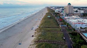 Discover the true essence of our community, where neighborhs become friends and every day feels like a celebration 🎉 from events and gatherings to shared experiences, you will feel right at home from the moment you arrive. It’s time to plan your trip to coastal Wilmington and discover the magic for yourself! 🌅 | Riverlights