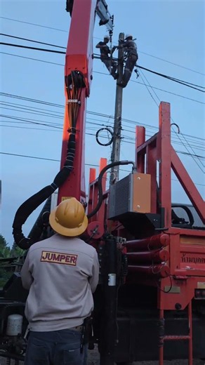 ⚡ Expert Linemen Repairing Power Lines from a Bucket Truck! #Linemen #BucketTruck #PowerLines
