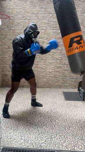 1.1K views · 21 reactions | In this video 壘, I show you light bag rounds to develop the feeling and precision of your punches.Hitting hard without the right feeling is not very beneficial for your progress.Work first on accuracy, fluidity, and touch… the power will come naturally  #sports #boxing #workout #juniorwabaga | Junior Wabaga | Facebook